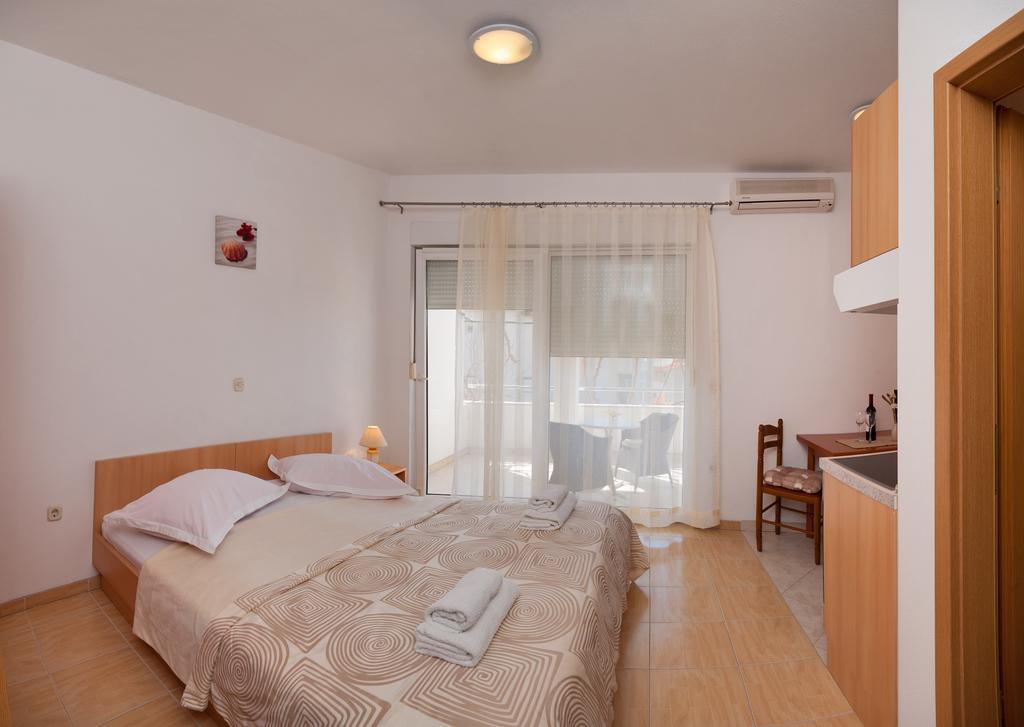 House Marta Lägenhet Baška Voda Rum bild