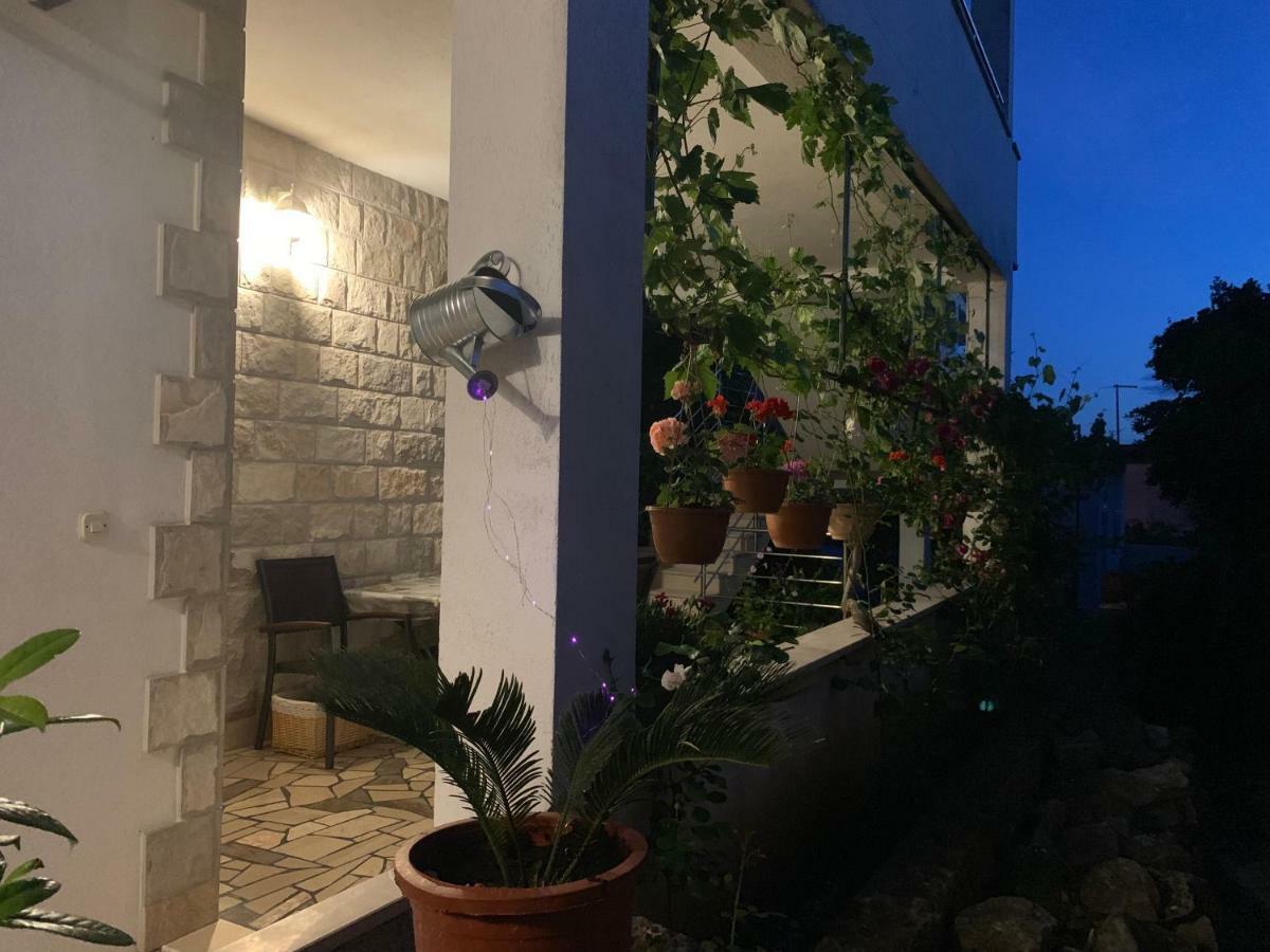 House Marta Lägenhet Baška Voda Exteriör bild